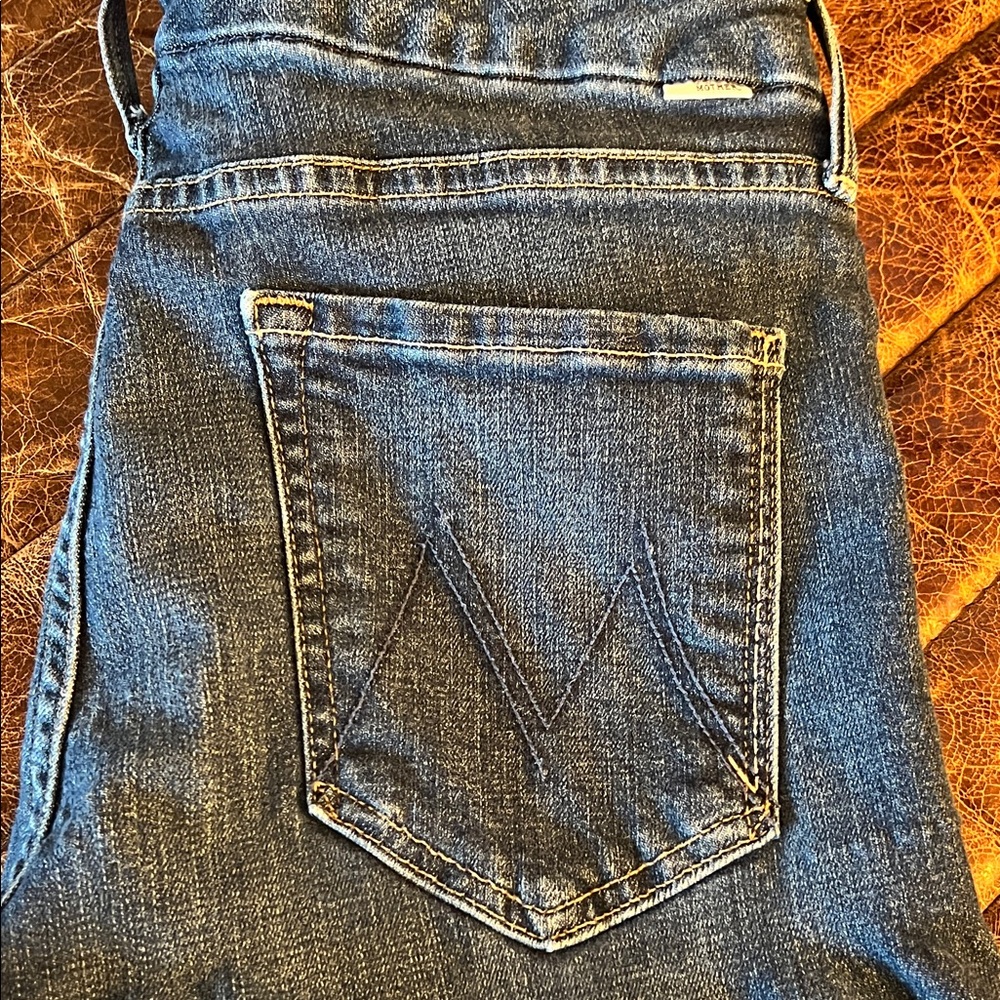 MOTHER The Looker Crop Jeans - Classic Blue